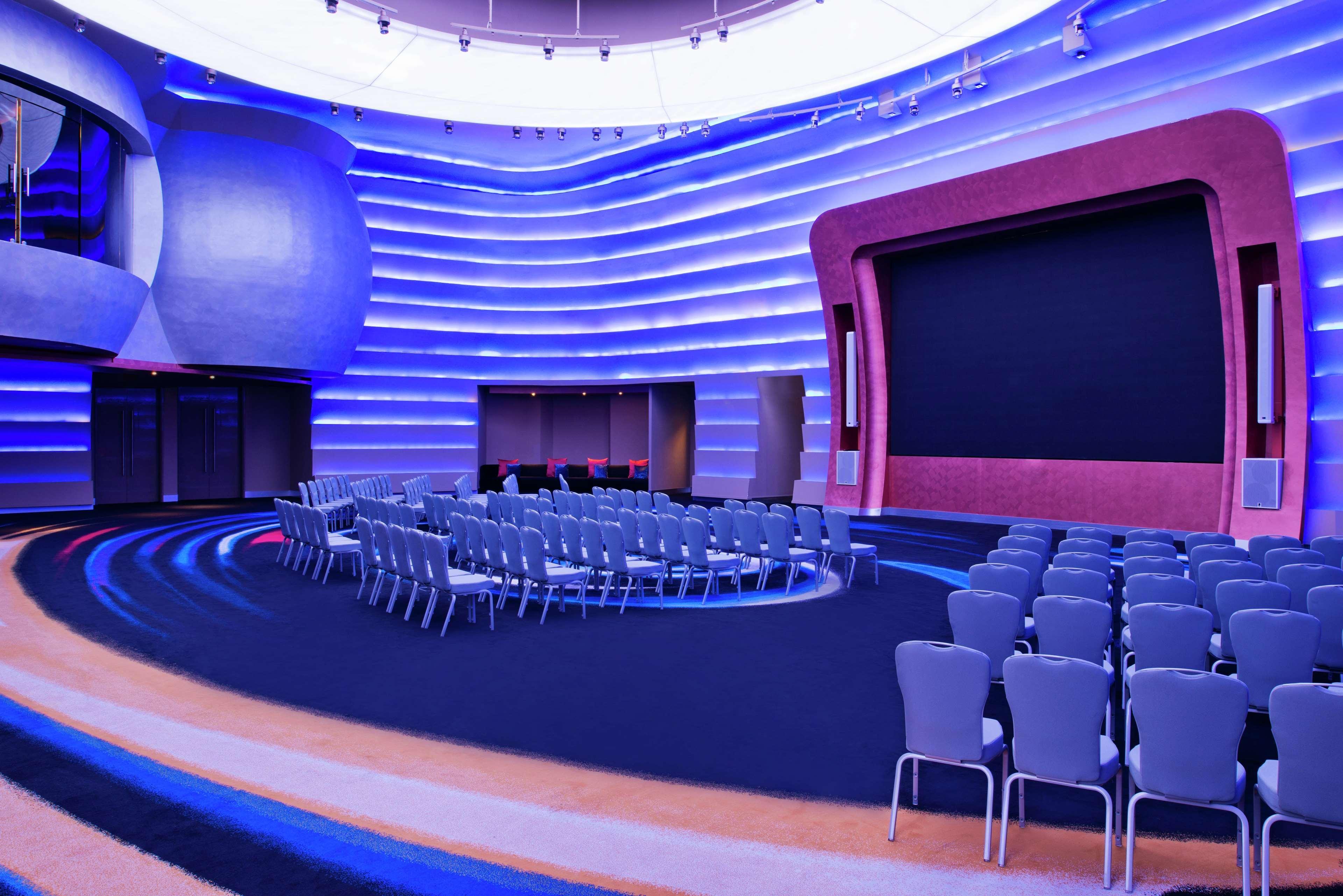 V 호텔 두바이, 큐리오 컬렉션 바이 힐튼 외부 사진 The main auditorium