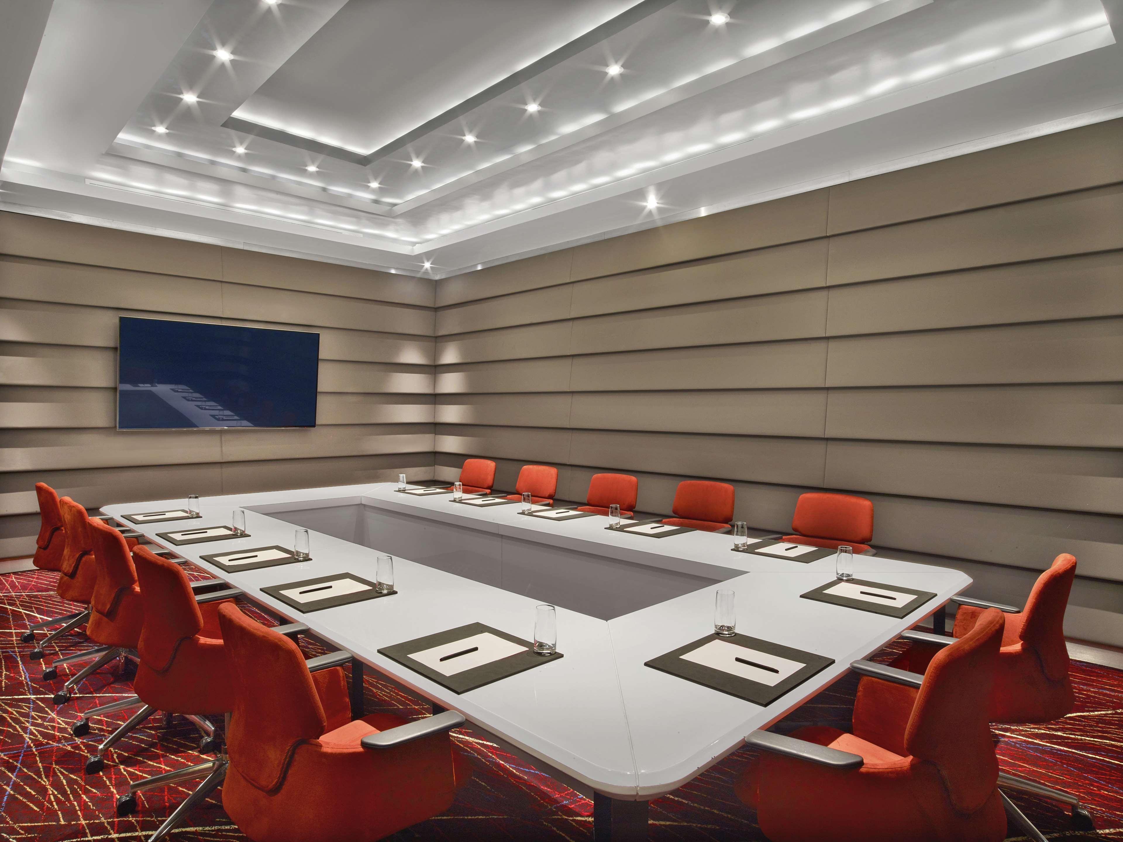 V 호텔 두바이, 큐리오 컬렉션 바이 힐튼 외부 사진 Meeting room