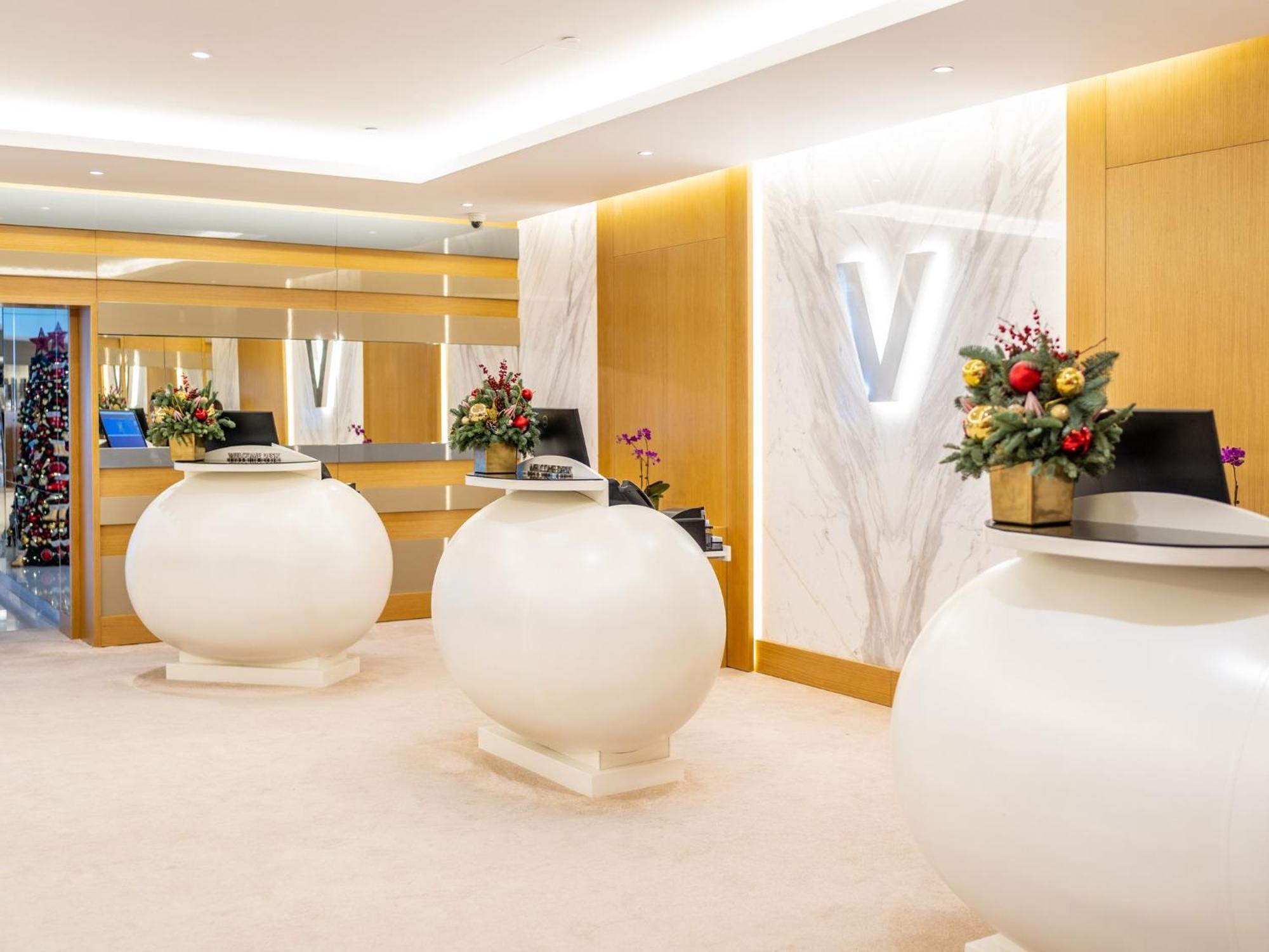 V 호텔 두바이, 큐리오 컬렉션 바이 힐튼 외부 사진 Reception at the hotel