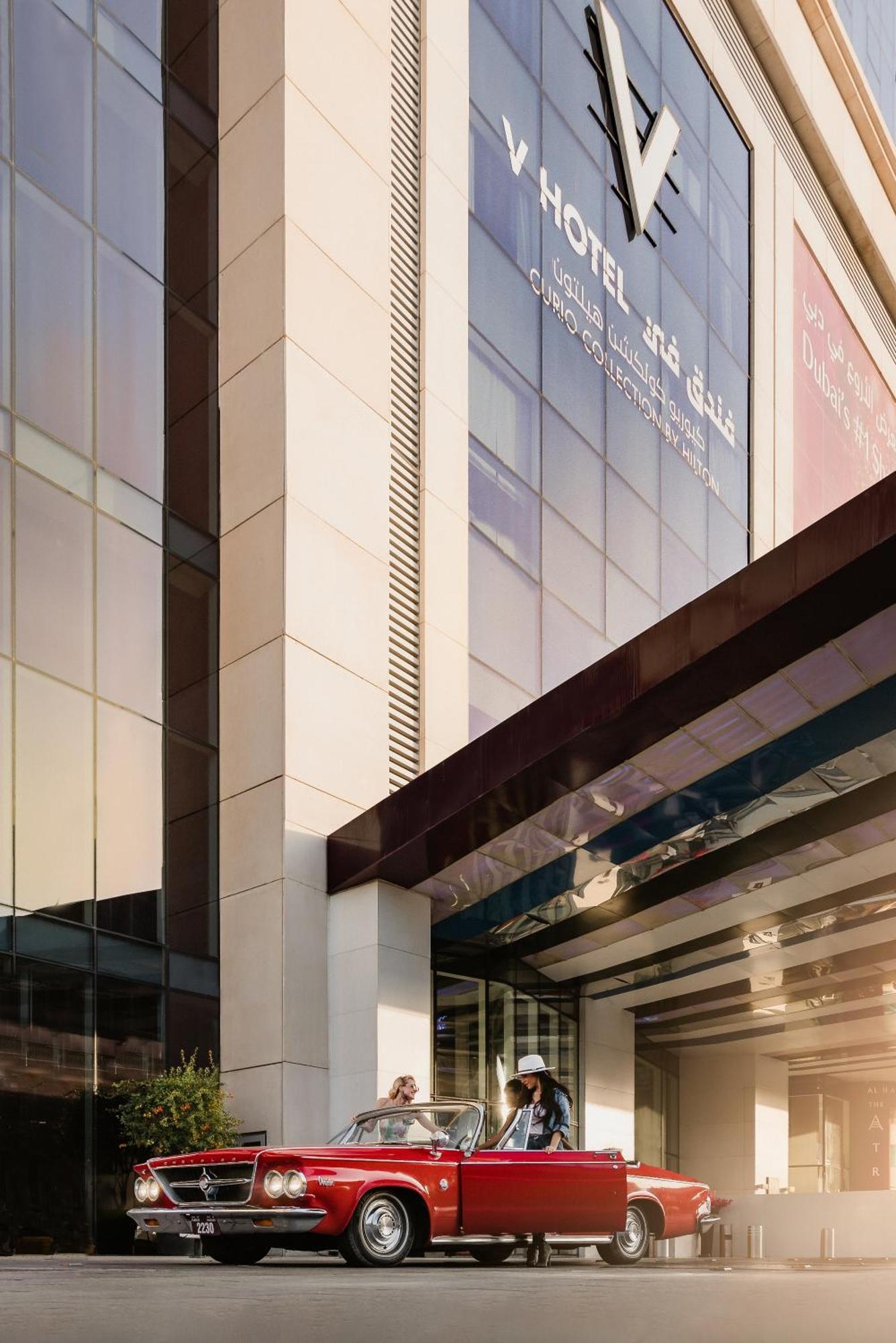 V 호텔 두바이, 큐리오 컬렉션 바이 힐튼 외부 사진 The exterior of the building